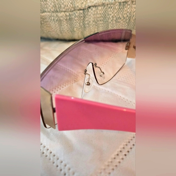 🌟Stylish Oversized Pink Gradient Hot Pink Frame Sunglasses 🌟 - Picture 6 of 6